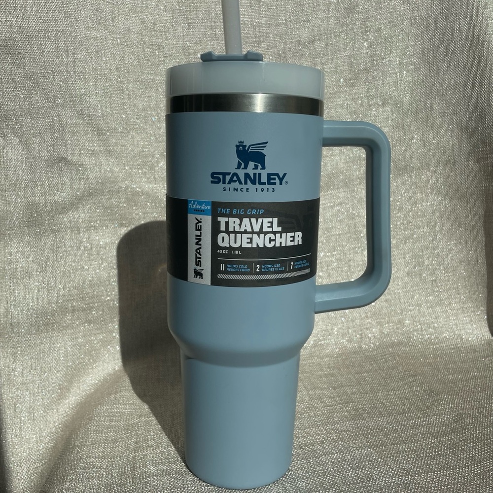 NWT Stanley 40oz Travel Quencher “The Big Grip” Blue